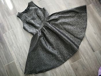 Robe argentée et noir