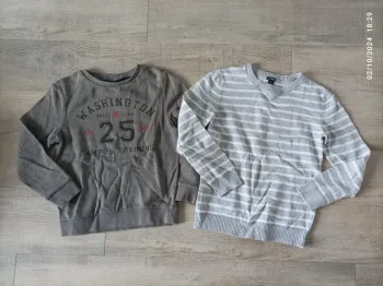 Lot pull + sweat 8 ans