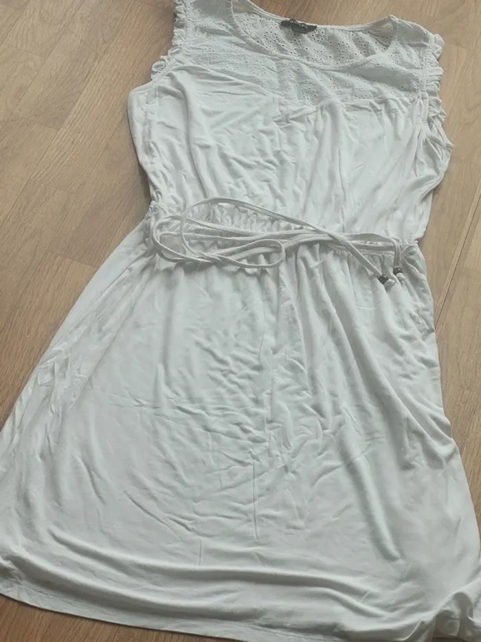 Robe col rond broderie sans manches 38_40 Esmara - photo numéro 2
