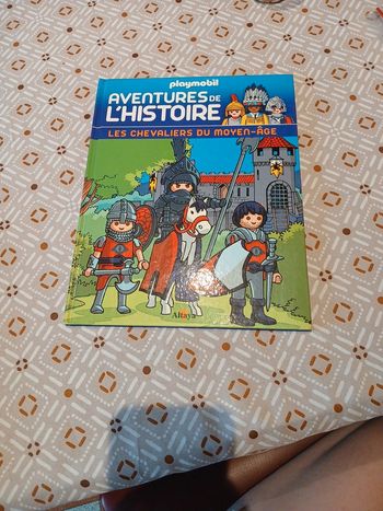 Livre Les chevaliers du moyen âge Playmobil