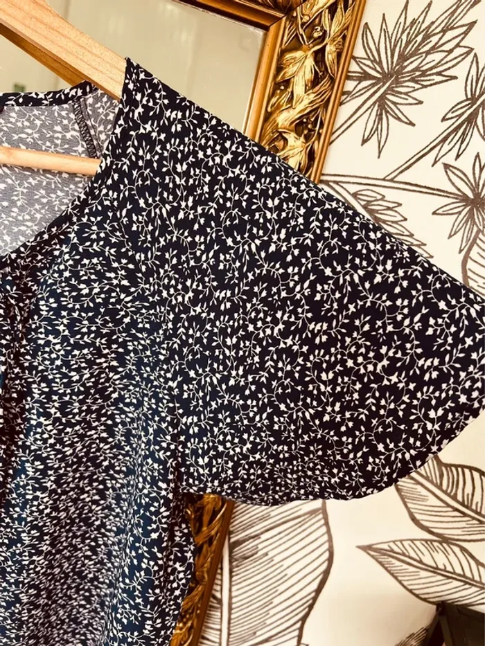 Taille S ~ 36 blouse manches courtes et évasée femme SHEIN bleu marine * fleurs * 🌺 - photo numéro 5
