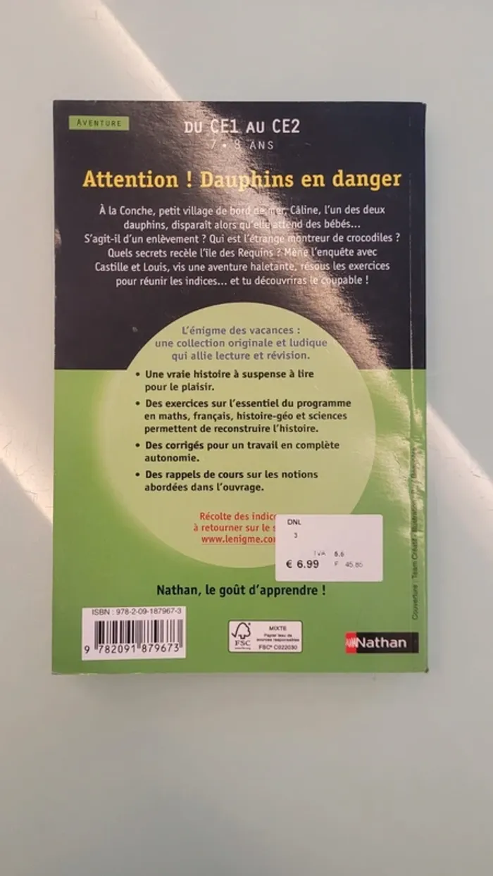 Livre "L'énigme des vacances: Attention! Dauphins en danger" - photo numéro 2