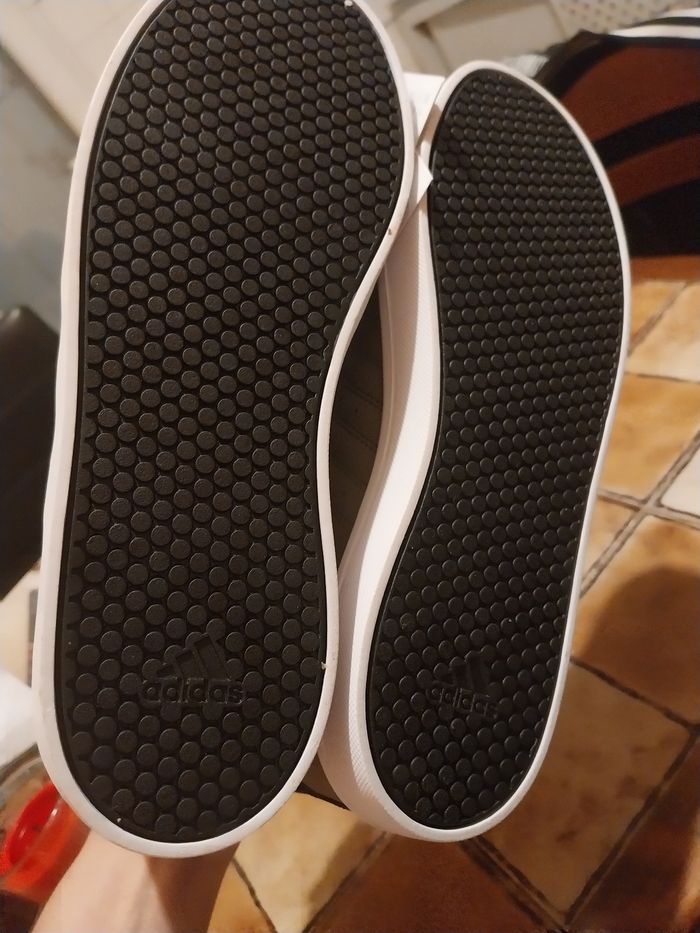 Baskets adidas couleur kaki pointure 38 neuves dans sa boîte - photo numéro 5