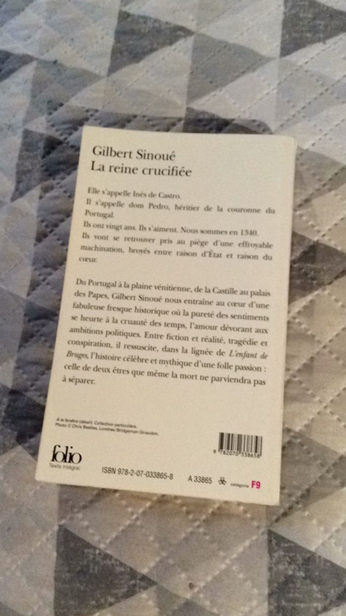 #la Reine crucifié par Gilbert Sinoué - photo numéro 4