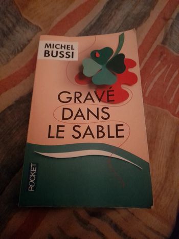 Livre Gravé dans le sable Michel Bussi