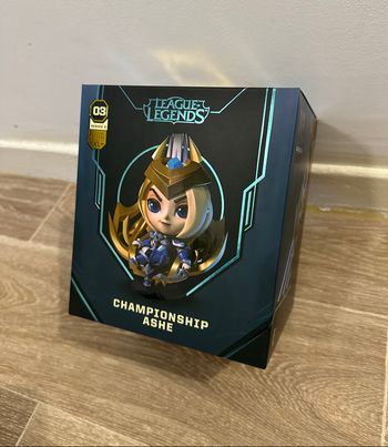 Figurine League of Legends série 3 numéro 03 « Championship Ashe »