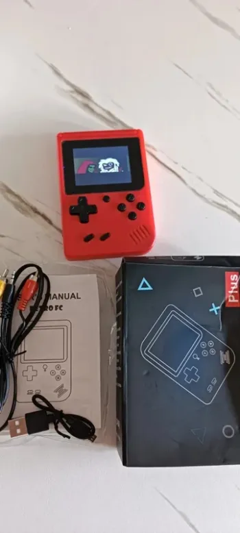 Console portable comme game boy avec 200 jeux neuf