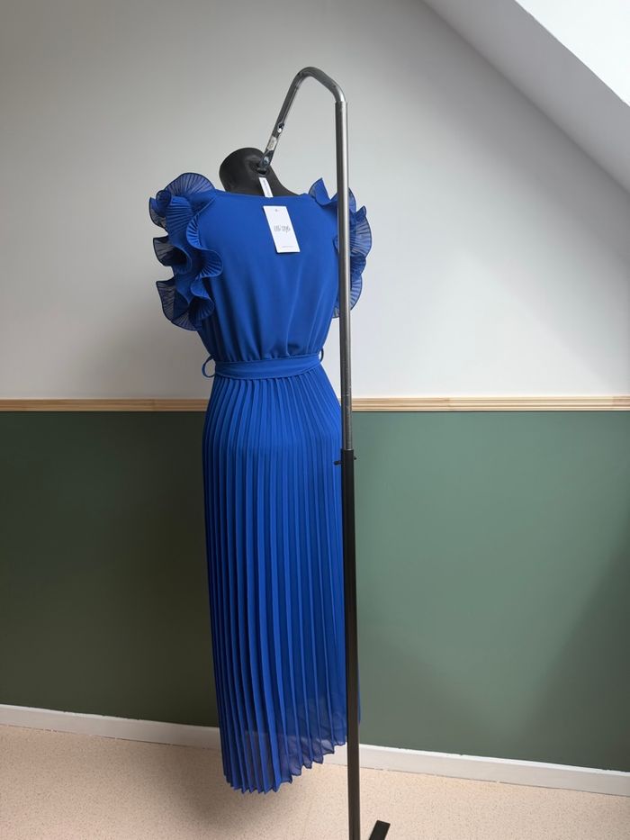 Robe longue plissée bleu rois / décolleté en V croisé Victoria - photo numéro 7