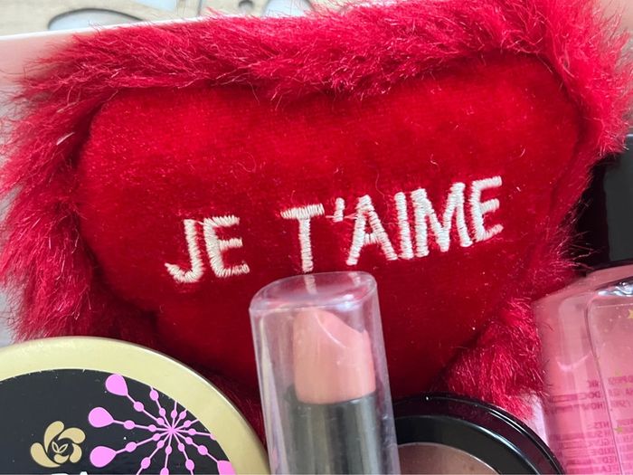 Coffret beauté soin & maquillage NEUF – Idée cadeau - photo numéro 2