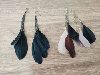Lot de 2 paires de boucles d'oreilles plumes