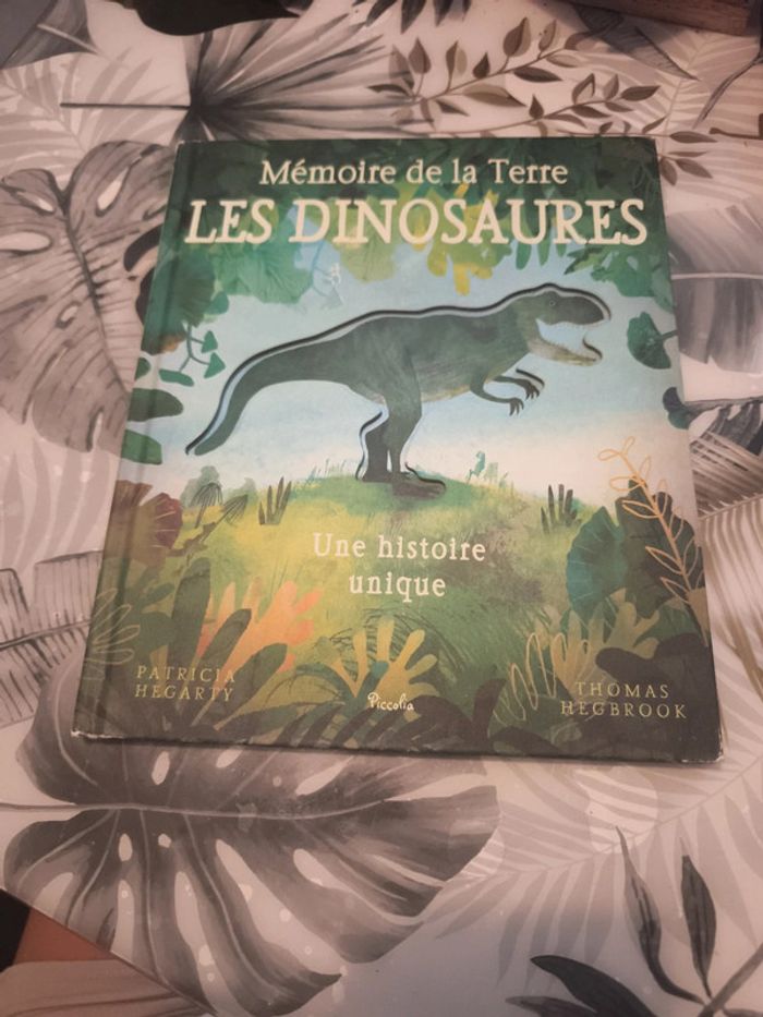 Album mémoire de la terre les dinausaures