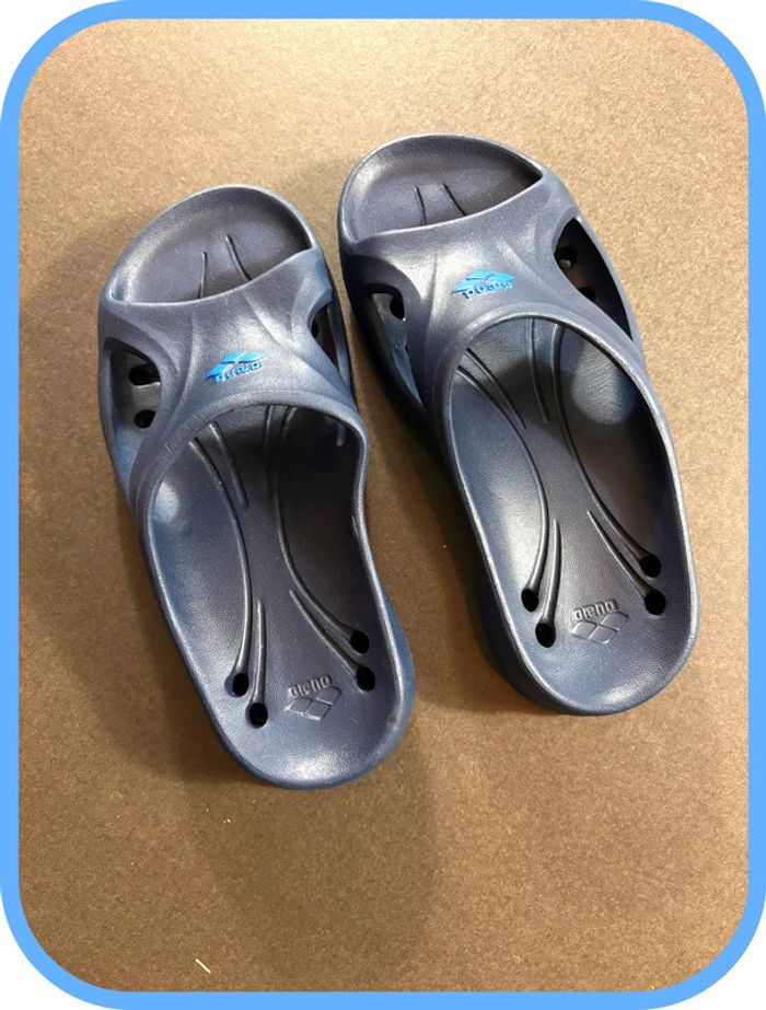 Claquette Arena bleu marine Taille 32 - photo numéro 2
