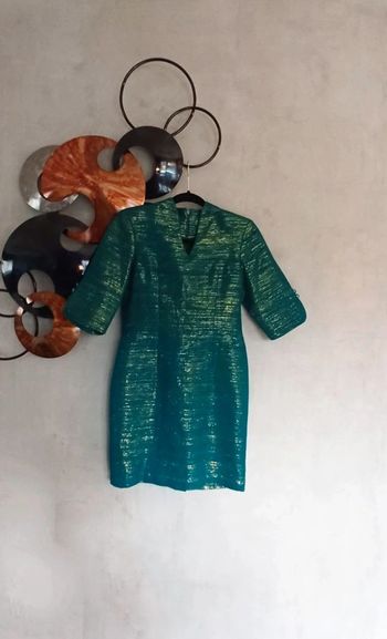 Robe fait main turquoise brillante