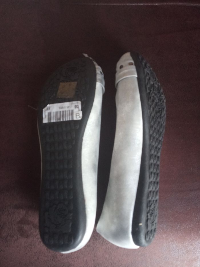 Ravissante PAIRE de BALLERINES argentées "Ana Luna" T38 - Neuve et Étiquetée - photo numéro 3