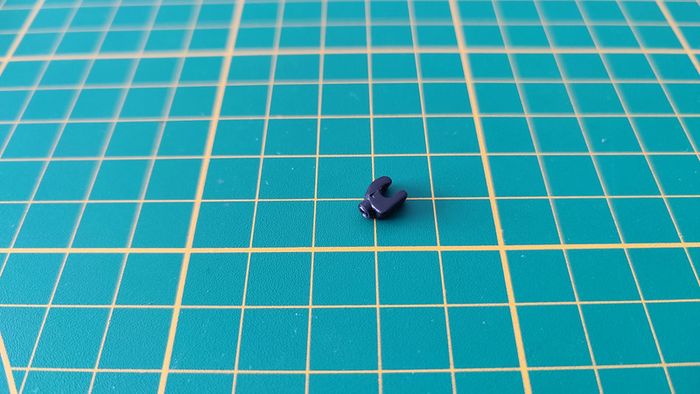 Crochet gauche du pavillon 78C n°78 pièce détachée Porsche 911 Carrera RS 2.7 1/8 1/8ème Altaya #B37