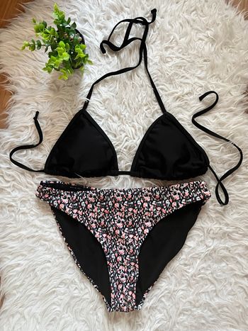 Bikini noir/fleuris T.S/M TBE 👙