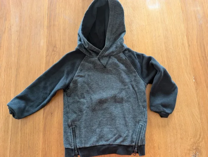 Sweat à capuche garçon 4 ans noir