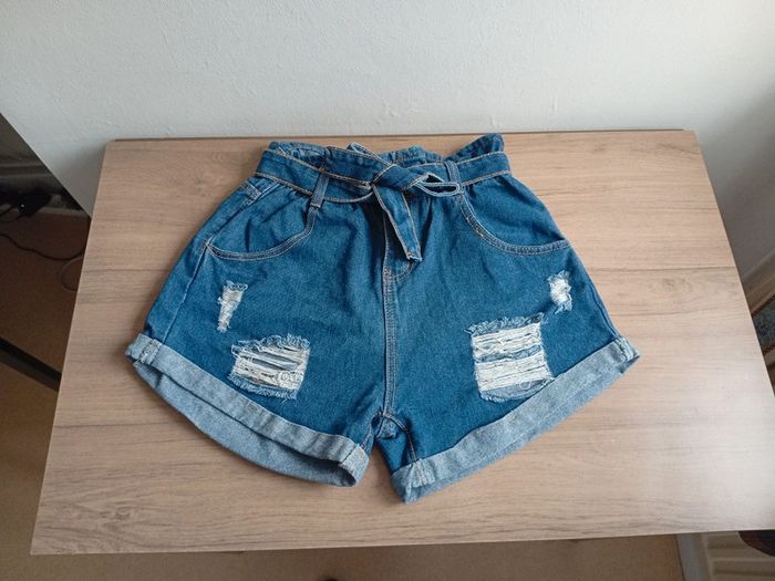 Short en jeans neuf taille 40/42