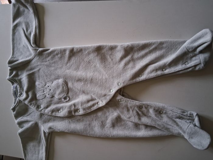 Pyjama en velours avec ouverture par devant de marque Noukie’s