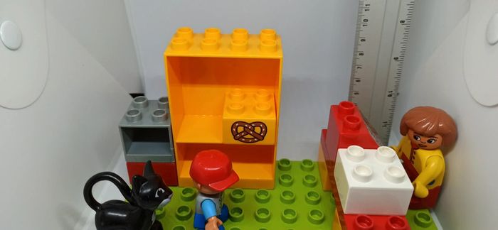 Décor lego duplo avec personnages et chat - photo numéro 11