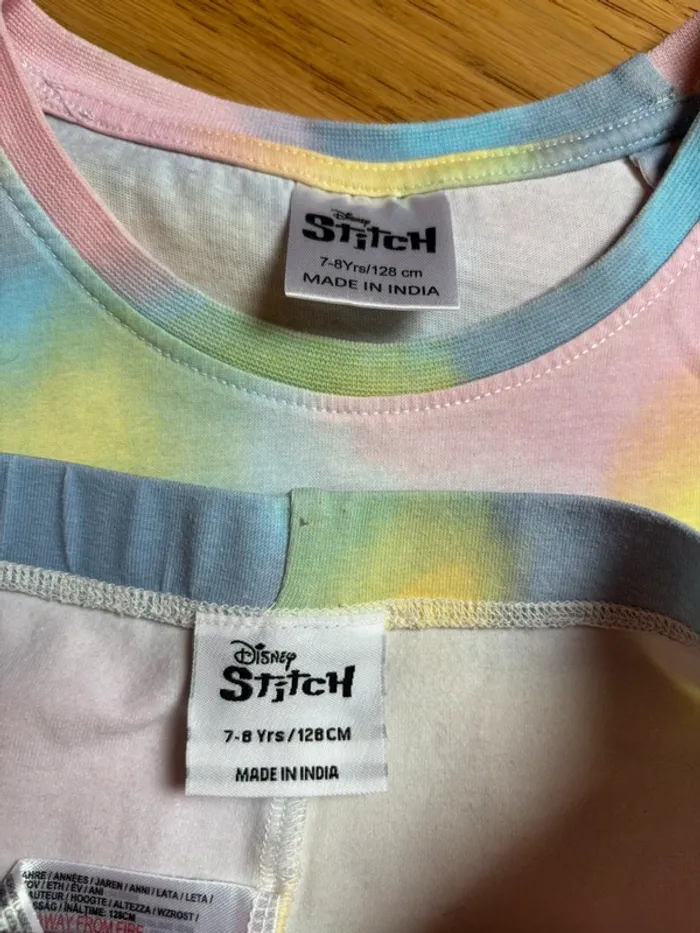 Superbe ensemble Disney Stitch 8 ans - photo numéro 4