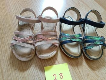 Lot de 2 paires de sandales - pointure 28