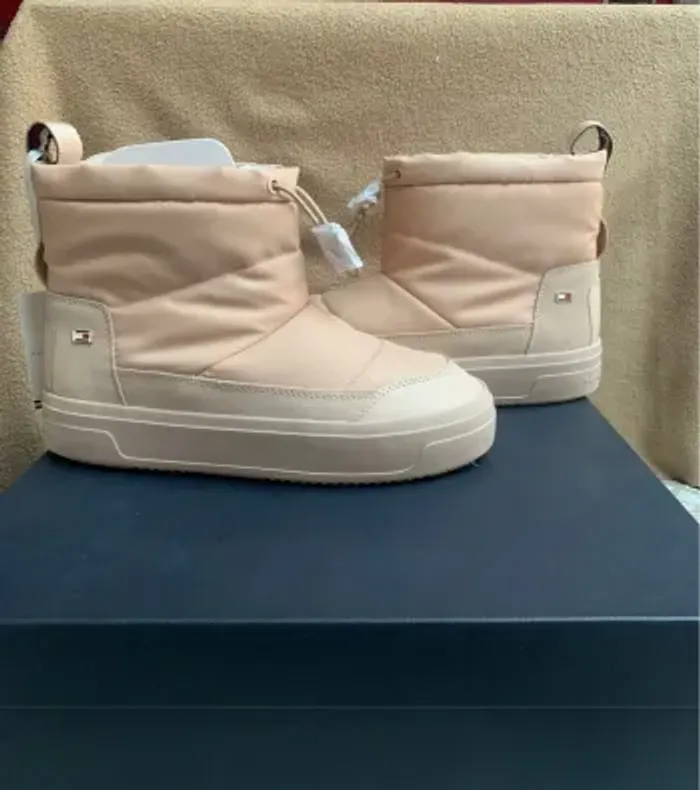 Boots d’hiver Tommy Hilfiger T/39 Neuf