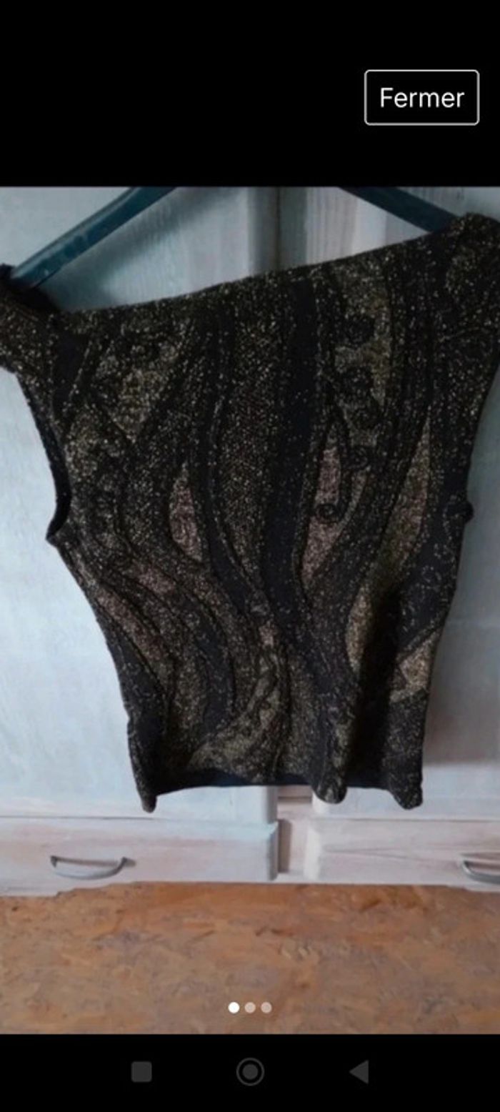 Très beau haut noir et doré