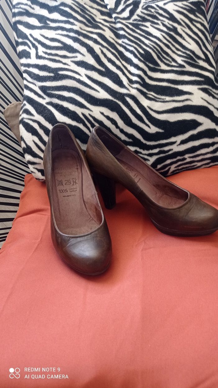 Escarpins Wonders cuir coloris taupe marron pointure 36.tbe - photo numéro 4