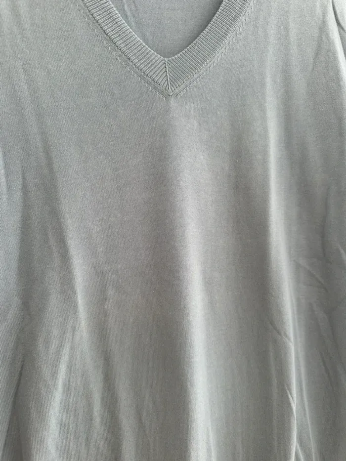 Pull bleu Hugo Boss en col V - taille S - photo numéro 5