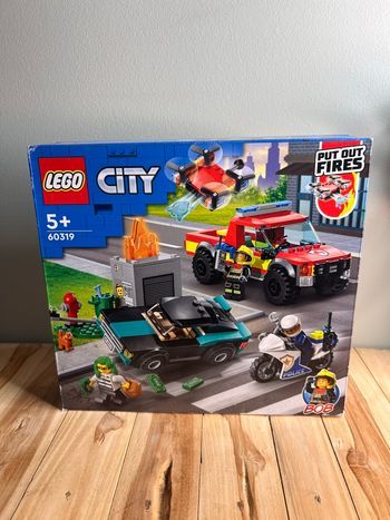 Jeu Lego City 60319 - Le sauvetage des pompiers et la course poursuite de la police 