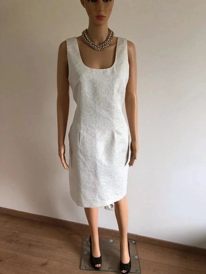 Robe blanche brillante neuve sans manches Tex by Max Azria taille M - photo numéro 3