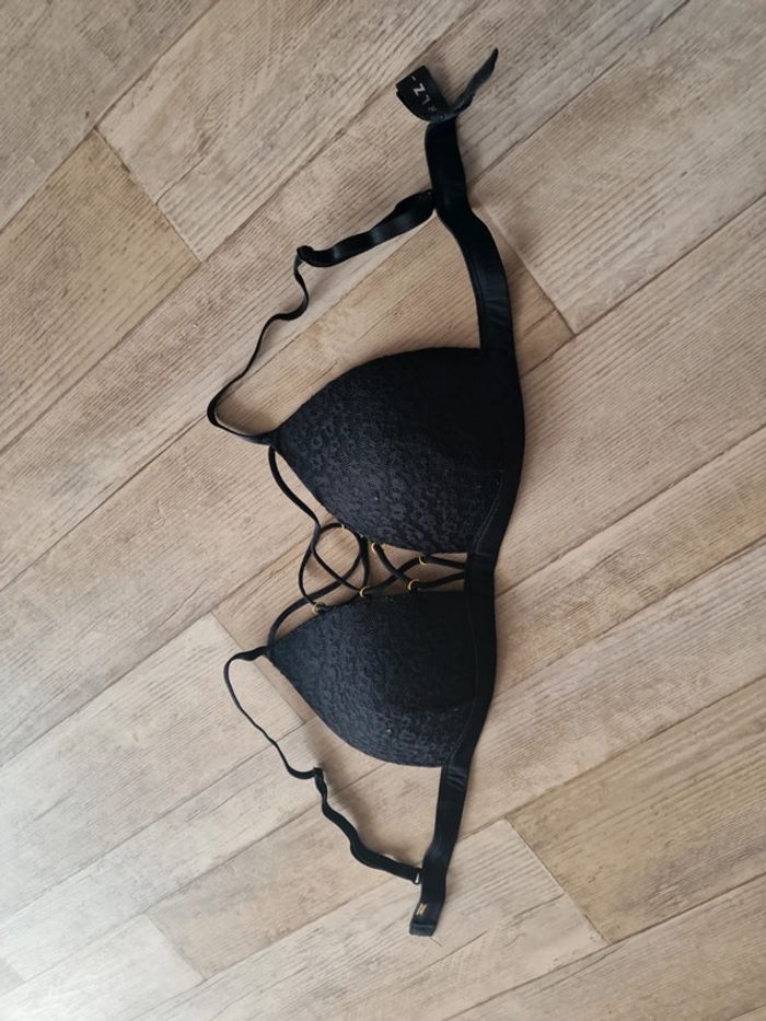 Très beau Soutien-gorge lacets