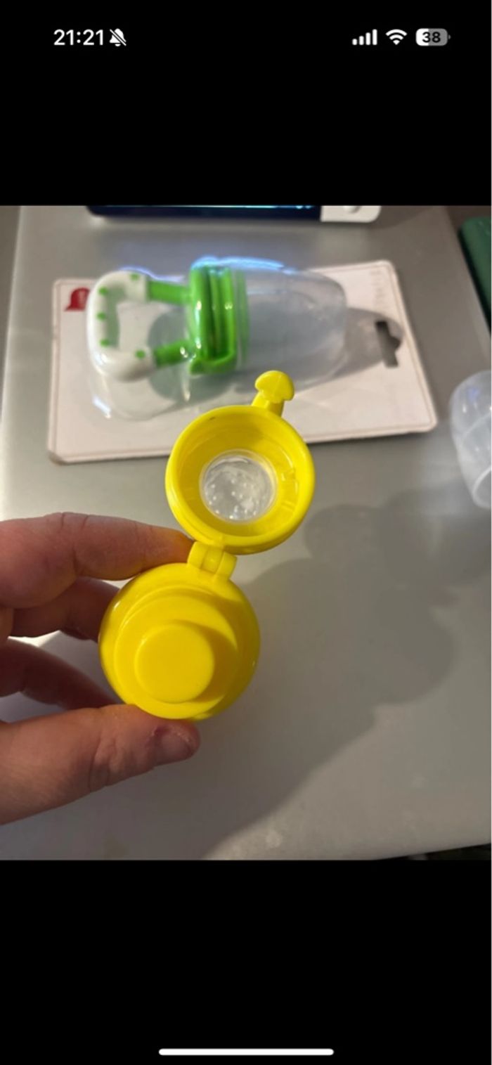 Lot de 2 grignoteuses bébé neuve - photo numéro 3