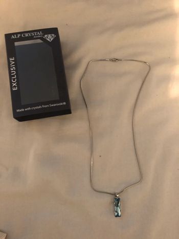 Collier avec pierre Swarovski