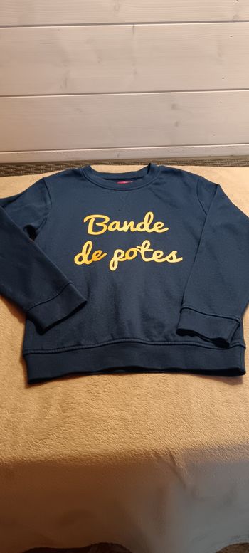 Pull bande de potes 8 ans
