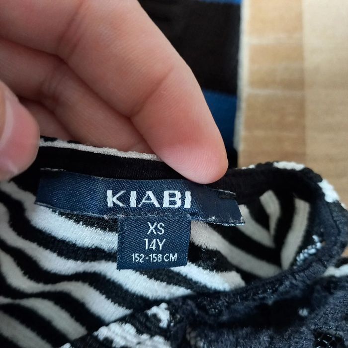 Robe rayée avec détail dentelle - photo numéro 4