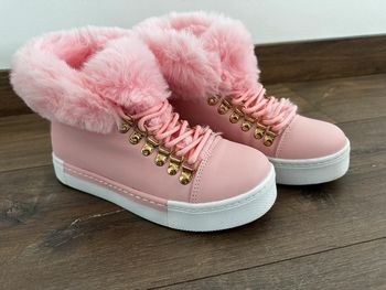 Paire de baskets roses T.37