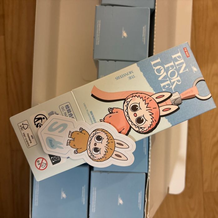 Labubu pin for love- S