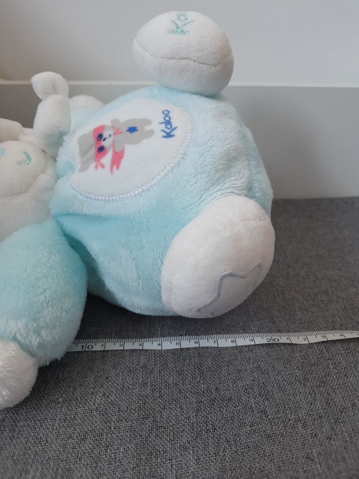 Peluche / doudou Kaloo ourson blanc et bleu - photo numéro 10