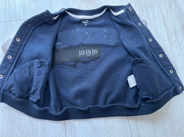Veste marine crème à boutons  Kiabi  taille 3 ans - photo numéro 2