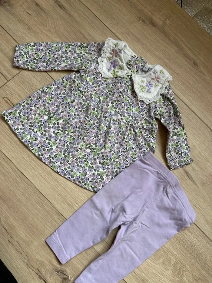 Robe fleuris à col avec legging lilas taille 6 mois Marque PLUS