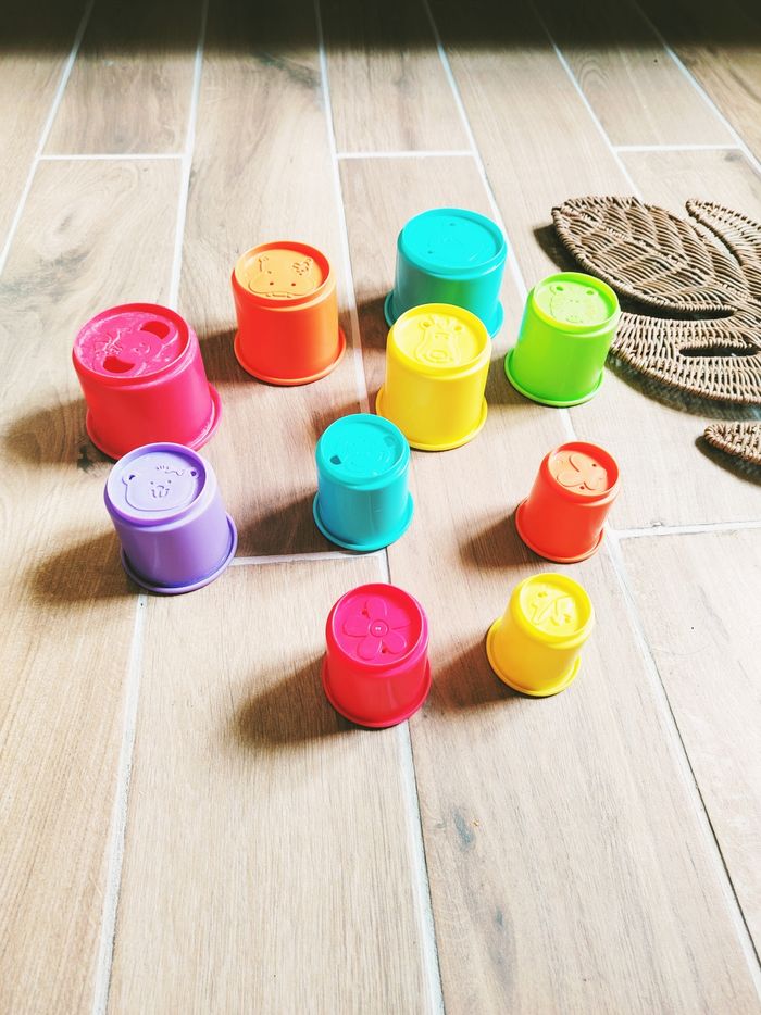 🌈Lot de 10 Plots/ gobelets en plastique avec motifs animaux à emboîter