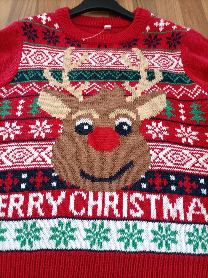 Pull de Noël rouge Rennes neuf 4 ans u essentiel - photo numéro 6