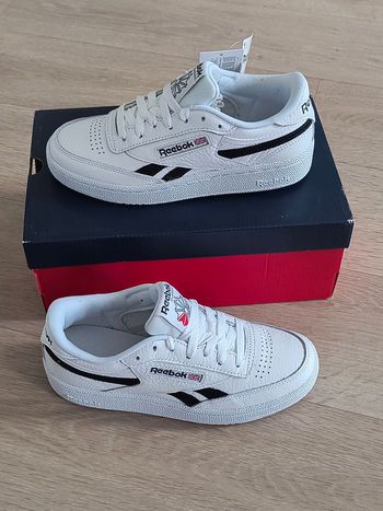 Baskets chaussures Reebok neuves taille 34.5