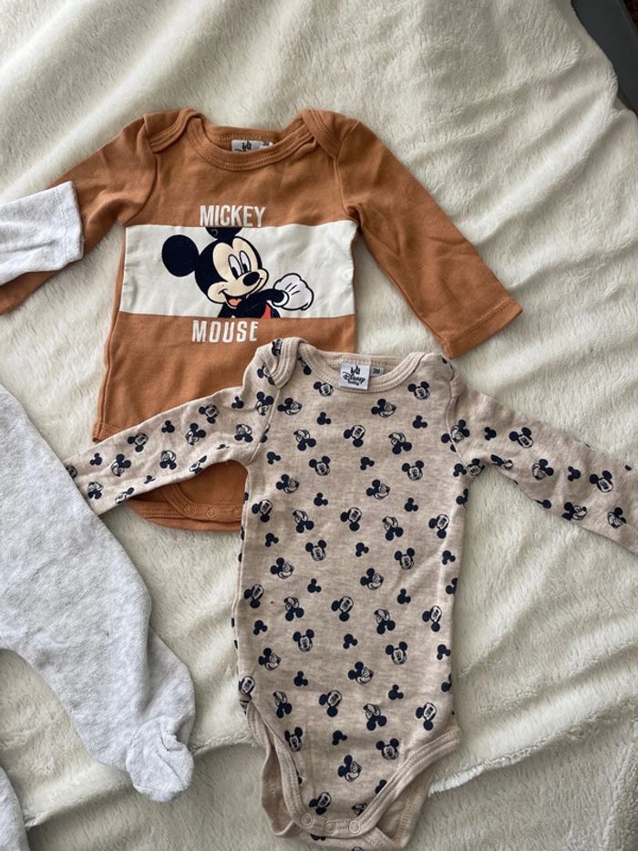 Pyjamas + bodys 3 mois - photo numéro 2