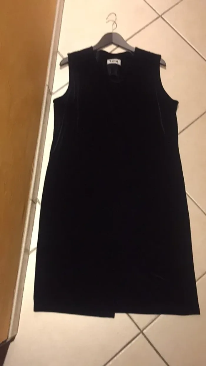 Robe velour chic « Tamaz Paris » - photo numéro 2