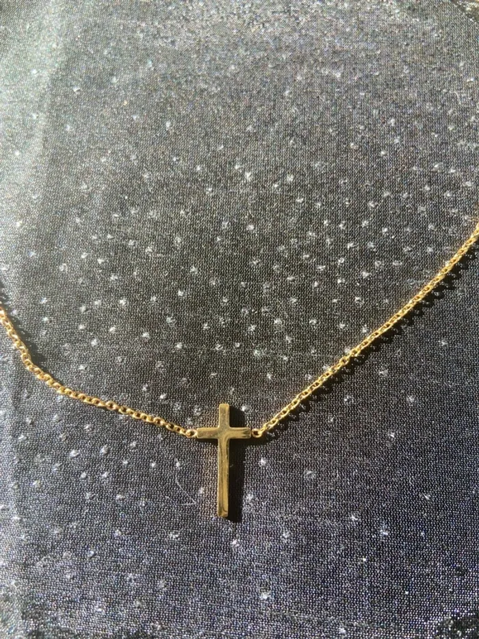 Collier doré croix inoxydable