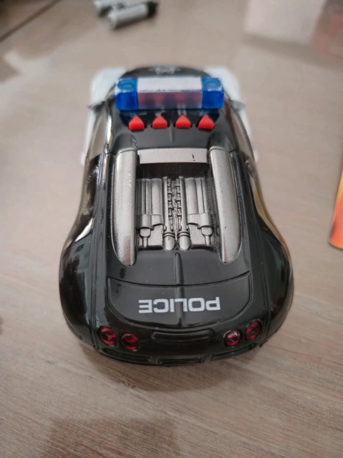 Voiture de police - photo numéro 3