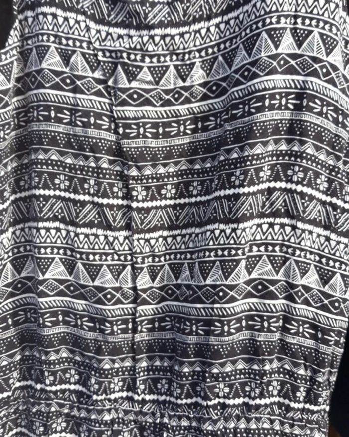 Robe noire et blanche - photo numéro 2